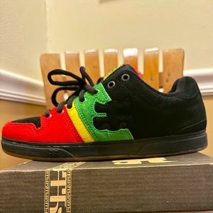 I-Path Centennial sneaker. Size 8. Excellent condition.